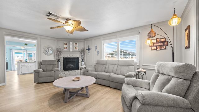 1210 Island Drive, Dickinson, TX 77539