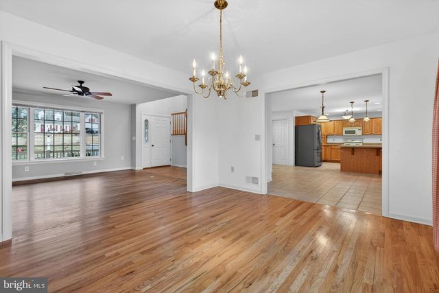 817 AARONS LN, Manheim, PA 17545