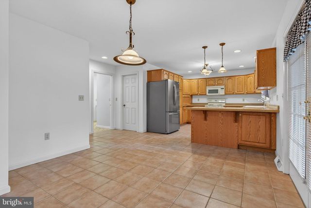 817 AARONS LN, Manheim, PA 17545