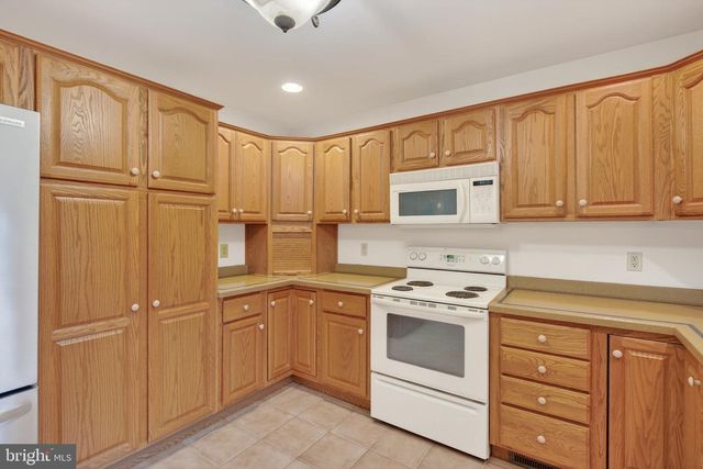 817 AARONS LN, Manheim, PA 17545