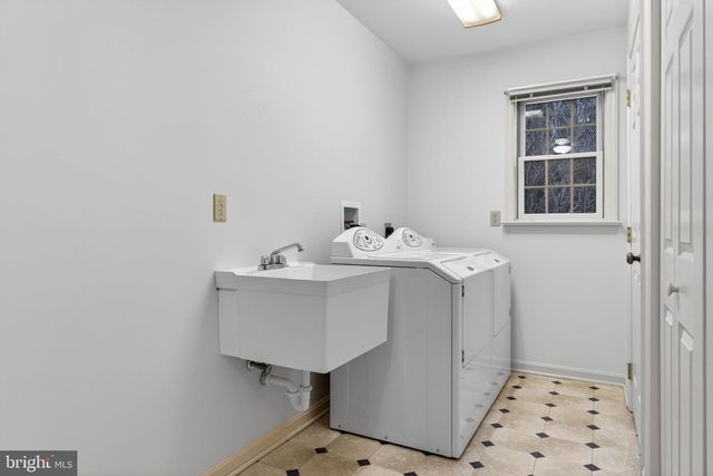 817 AARONS LN, Manheim, PA 17545