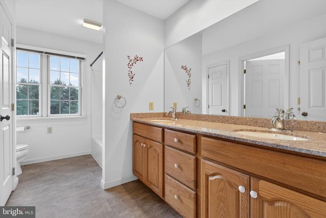 817 AARONS LN, Manheim, PA 17545