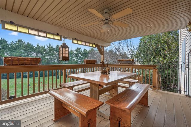 817 AARONS LN, Manheim, PA 17545