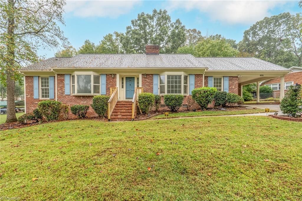 707 Willowmoore Avenue, Thomasville, NC 27360