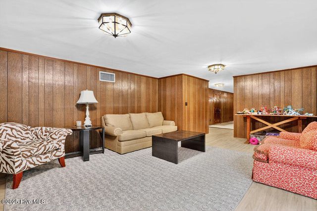 102 Cedar Lane, Clinton, NC 28328