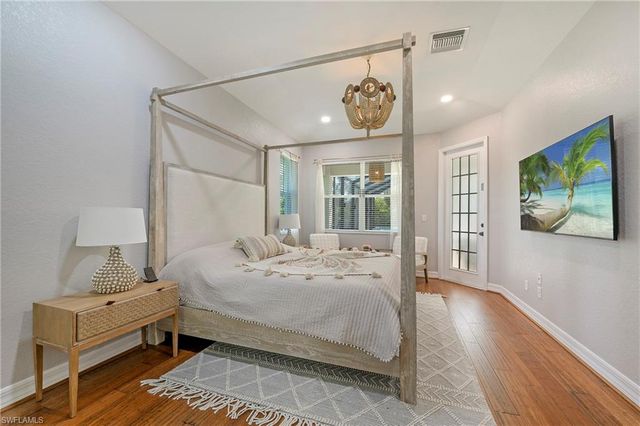 1020 Tivoli LN, Naples, FL 34104