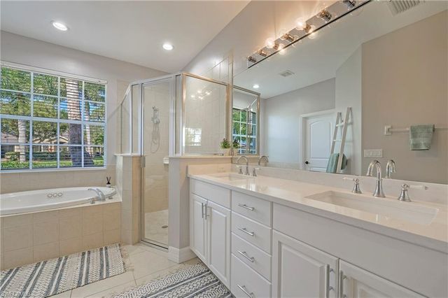 1020 Tivoli LN, Naples, FL 34104