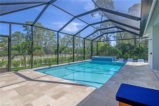 1020 Tivoli LN, Naples, FL 34104