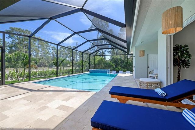 1020 Tivoli LN, Naples, FL 34104