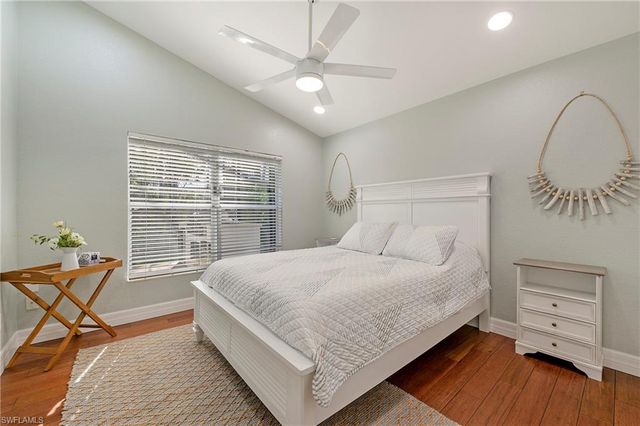 1020 Tivoli LN, Naples, FL 34104