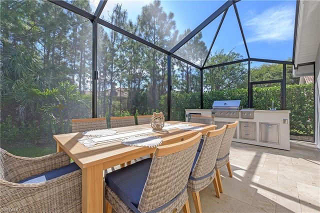 1020 Tivoli LN, Naples, FL 34104