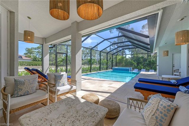 1020 Tivoli LN, Naples, FL 34104