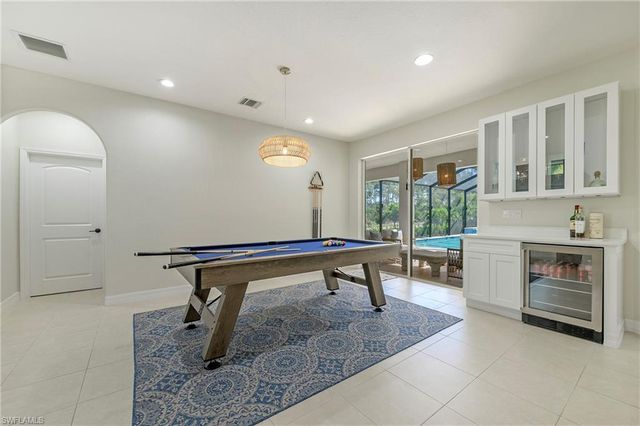 1020 Tivoli LN, Naples, FL 34104