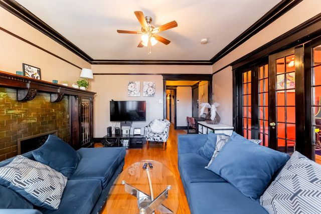 6112 S Saint Lawrence Avenue 2, Chicago, IL 60637