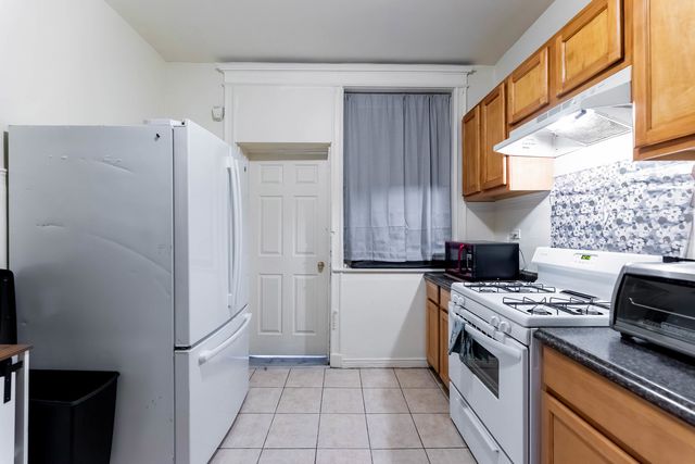 6112 S Saint Lawrence Avenue 2, Chicago, IL 60637