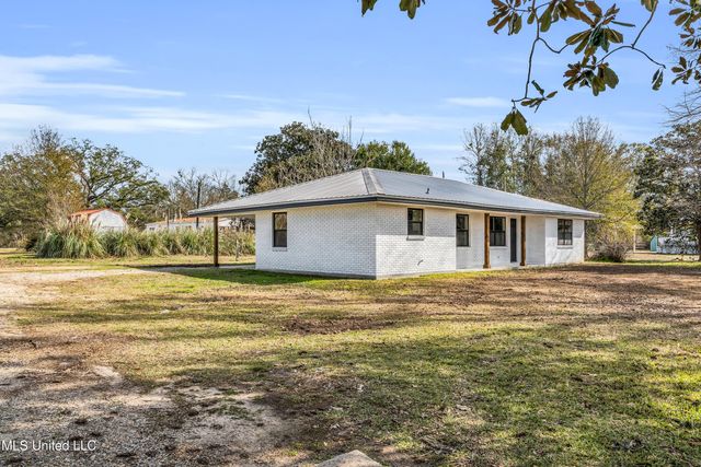 19 W Union Road, Carriere, MS 39426
