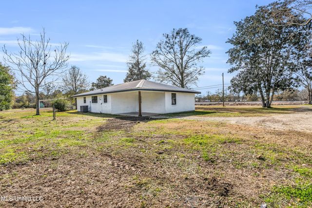 19 W Union Road, Carriere, MS 39426