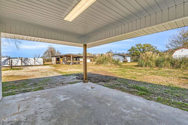 19 W Union Road, Carriere, MS 39426