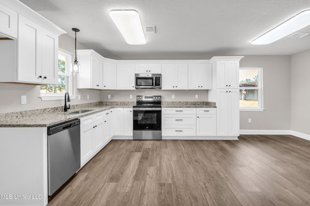 19 W Union Road, Carriere, MS 39426