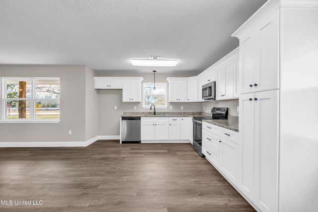 19 W Union Road, Carriere, MS 39426