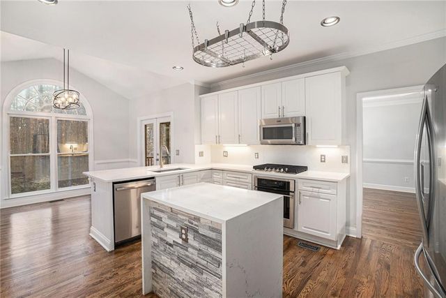 523 Sycamore Point, Woodstock, GA 30189