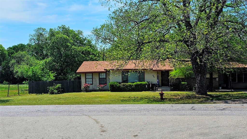 444 S Main Street, Springtown, TX 76082