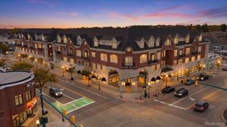 801 W Ann Arbor Trail 301, Plymouth, MI 48170