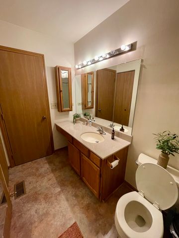 1304 Yorkshire Lane, Carol Stream, IL 60188