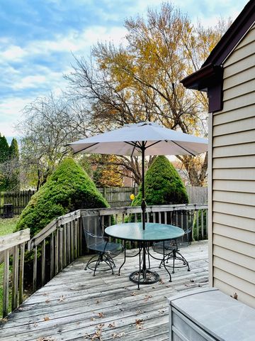 1304 Yorkshire Lane, Carol Stream, IL 60188