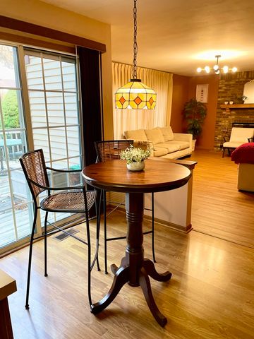 1304 Yorkshire Lane, Carol Stream, IL 60188