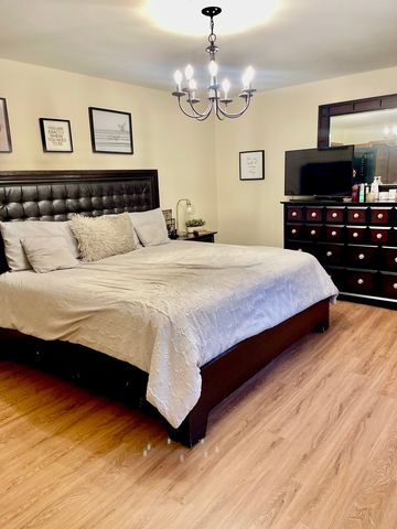 1304 Yorkshire Lane, Carol Stream, IL 60188