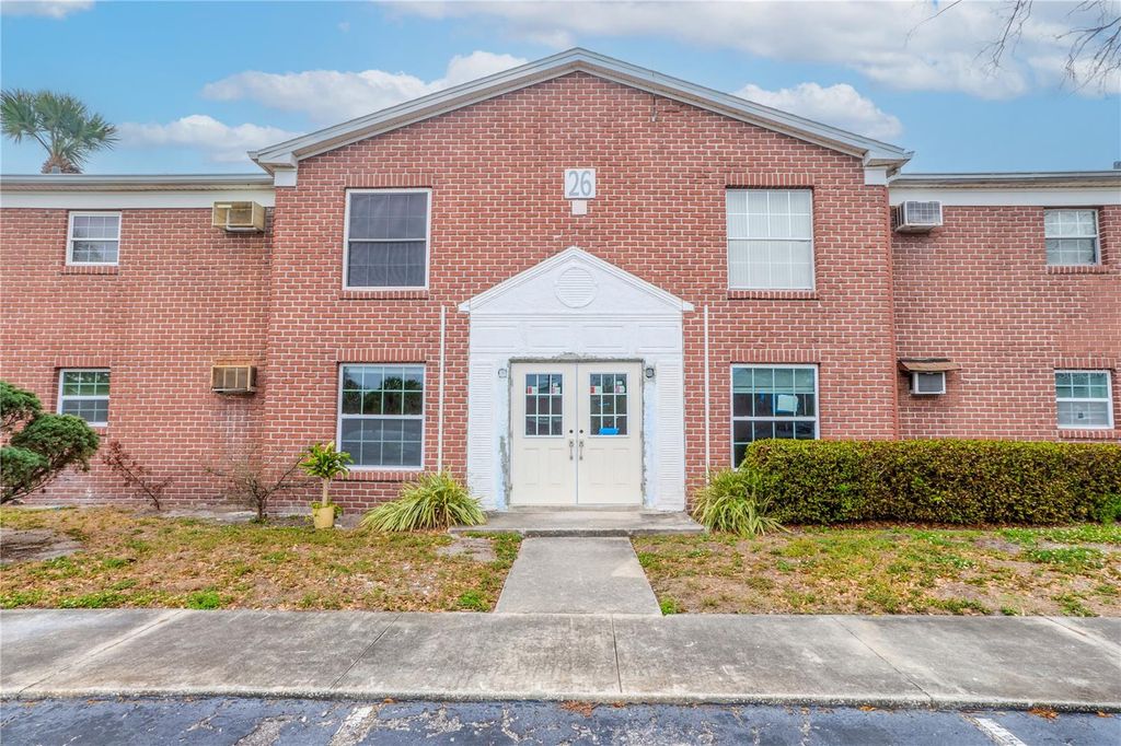 Image 2 of property listing at 8340 12TH STREET N A, St Petersburg, FL 33702