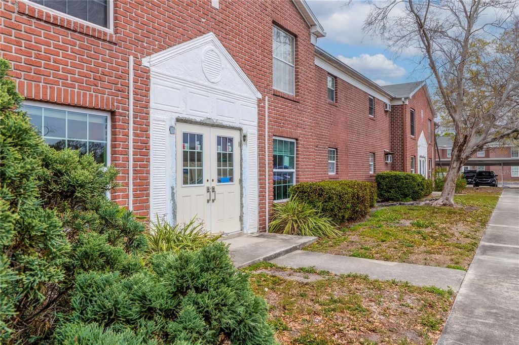 Image 17 of property listing at 8340 12TH STREET N A, St Petersburg, FL 33702