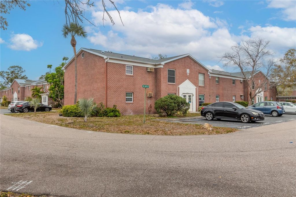 Image 18 of property listing at 8340 12TH STREET N A, St Petersburg, FL 33702