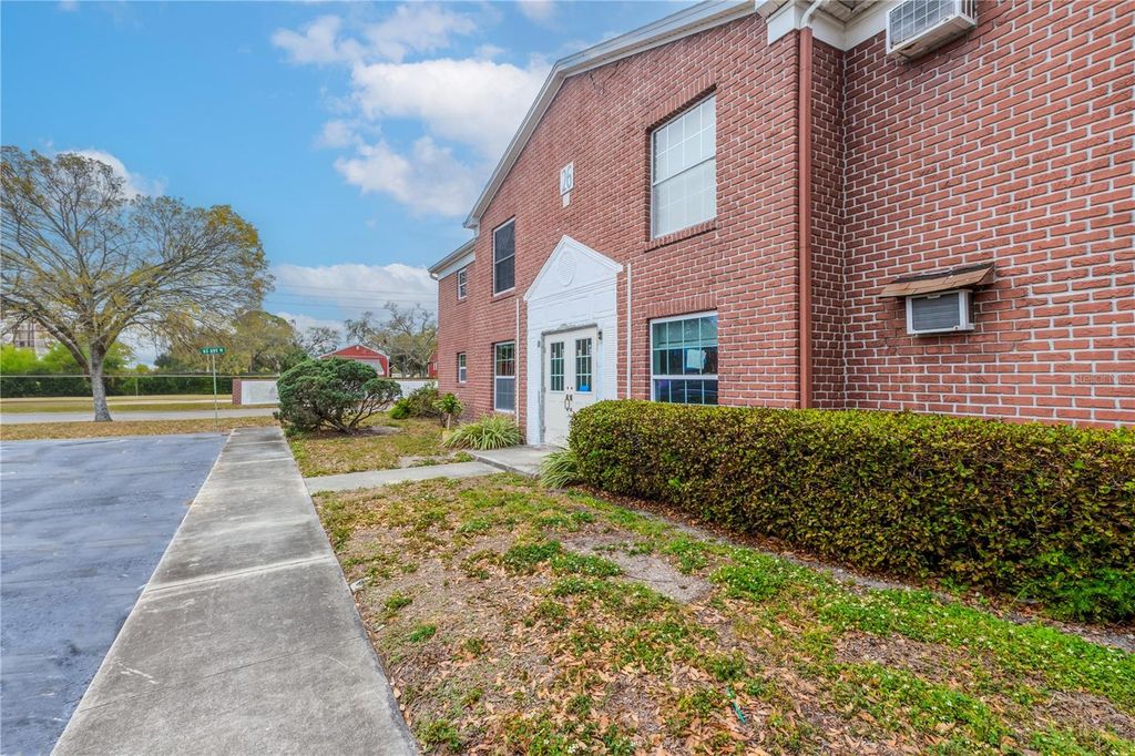 Image 19 of property listing at 8340 12TH STREET N A, St Petersburg, FL 33702