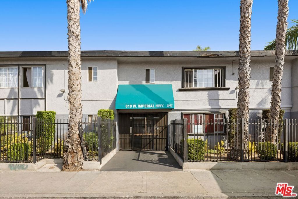 819 W Imperial Highway, Los Angeles, CA 90044 — photo 2