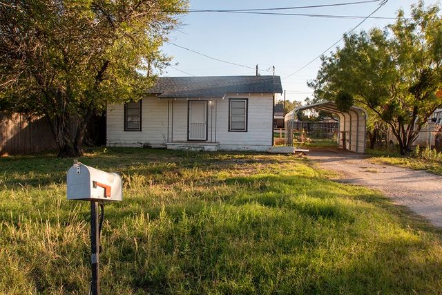 130 Concho Street, Tye, TX 79563