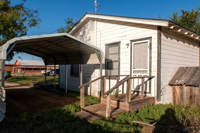 130 Concho Street, Tye, TX 79563