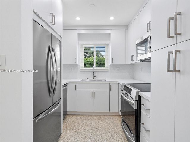 17320 NW 80th Avenue, Hialeah, FL 33015