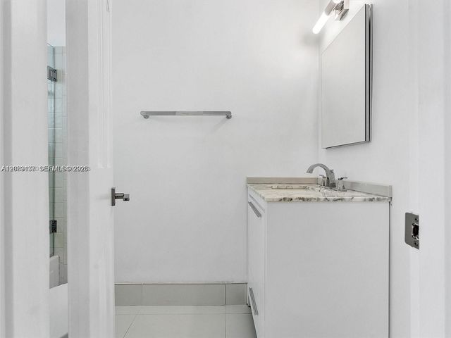 17320 NW 80th Avenue, Hialeah, FL 33015
