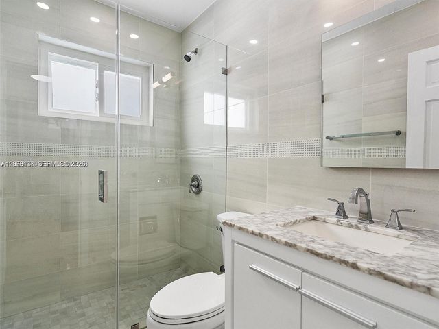 17320 NW 80th Avenue, Hialeah, FL 33015