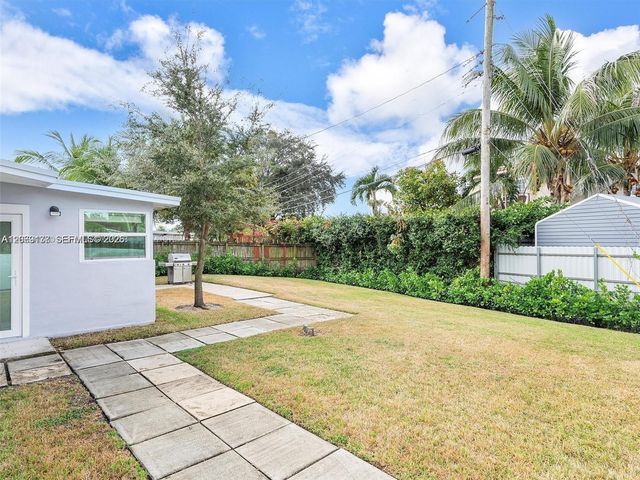 17320 NW 80th Avenue, Hialeah, FL 33015