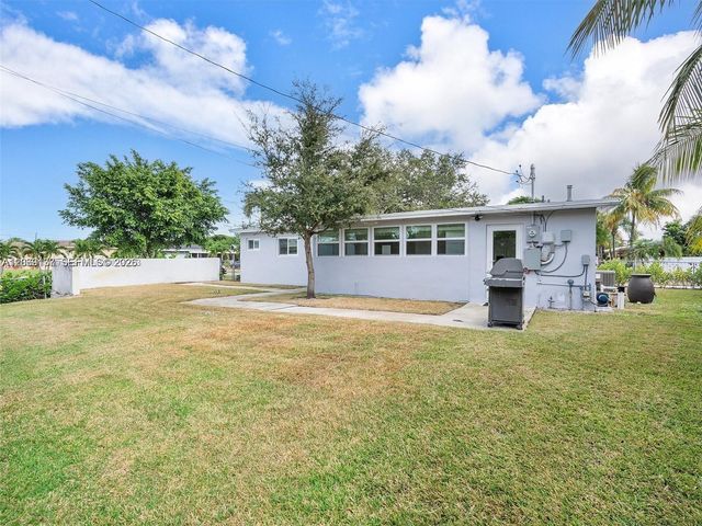 17320 NW 80th Avenue, Hialeah, FL 33015