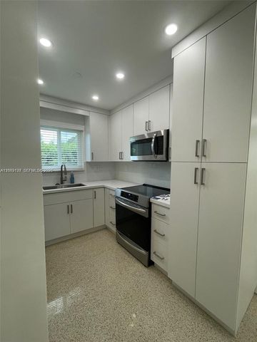 17320 NW 80th Avenue, Hialeah, FL 33015