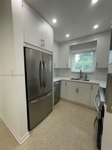 17320 NW 80th Avenue, Hialeah, FL 33015