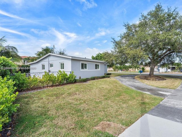 17320 NW 80th Avenue, Hialeah, FL 33015