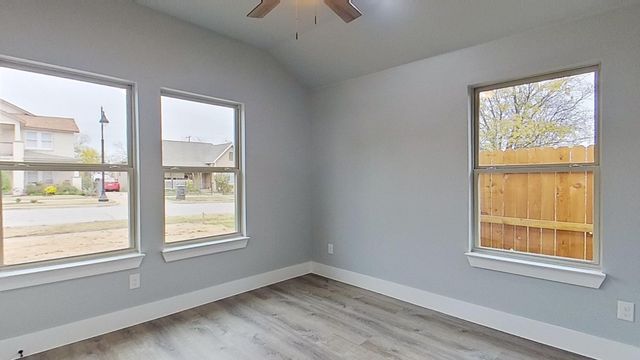 1228 E Leuda Street, Fort Worth, TX 76104