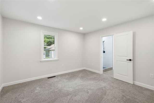 985 Blackhawk Rd, Beaver Falls, PA 15010