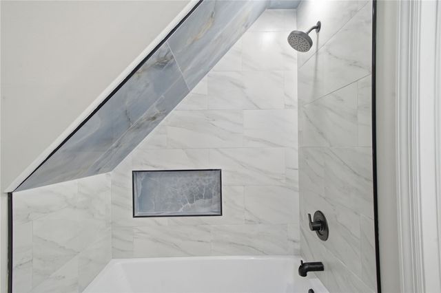 985 Blackhawk Rd, Beaver Falls, PA 15010
