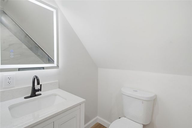 985 Blackhawk Rd, Beaver Falls, PA 15010
